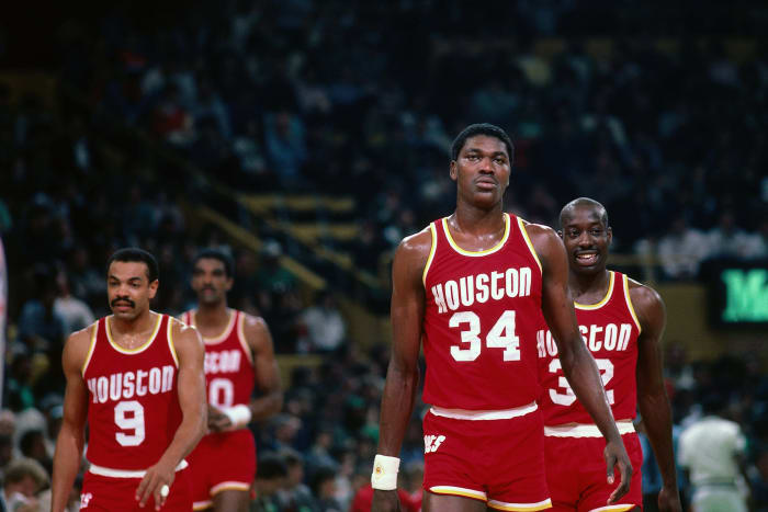 hakeem-olajuwon-trade-demand.jpg